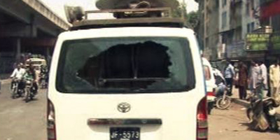 Samaa news van attacked, no casualties